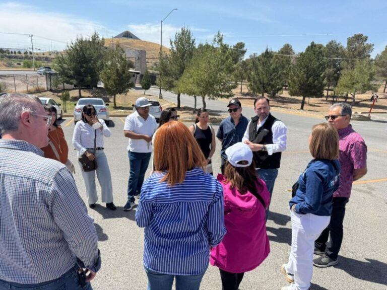 De la Peña realiza recorrido con vecinos en unidad Bowí para impulsar nueva ruta en Reliz