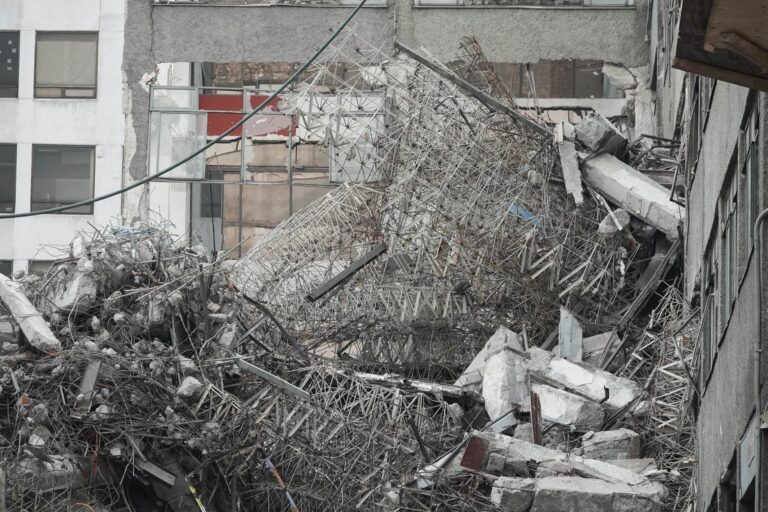 DeMet, responsable de la rehabilitación del edificio colapsado en San Antonio Abad