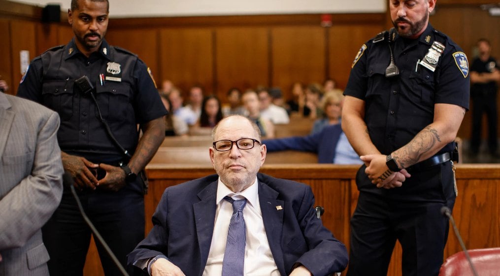 Harvey Weinstein dice que la cárcel es “un infierno” y niega violaciones