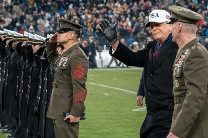 Donald Trump, durante el partido de fútbol entre el Ejército y la Marina en Baltimore, en diciembre de 2025.