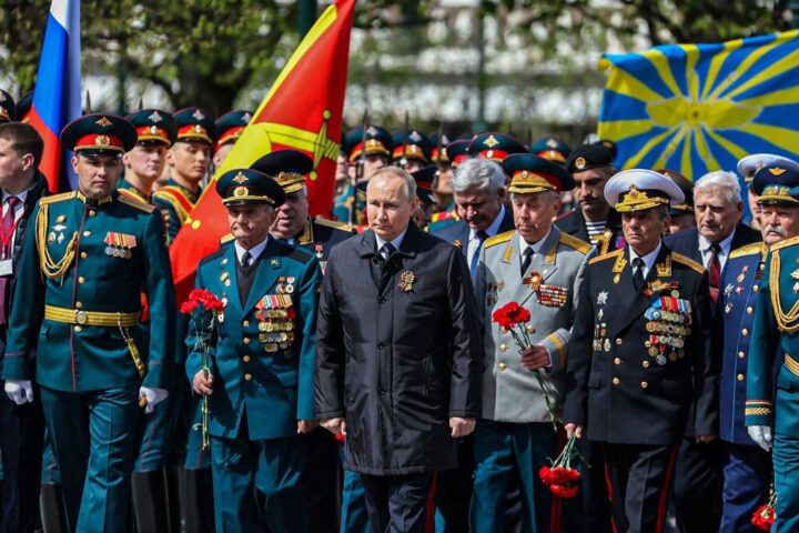 Ni tanques ni misiles: Putin reduce su gran desfile militar de forma inédita en plena psicosis por los drones ucranianos