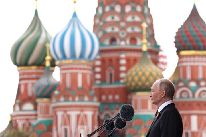 El presidente Vladímir Putin ofrece un discurso durante el Día de la Victoria, el 9 de mayo de 2025, en Moscú.