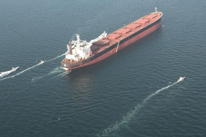 Irán recupera las restricciones en el estrecho de Ormuz por el bloqueo de EEUU apenas unas horas después de reabrirlo