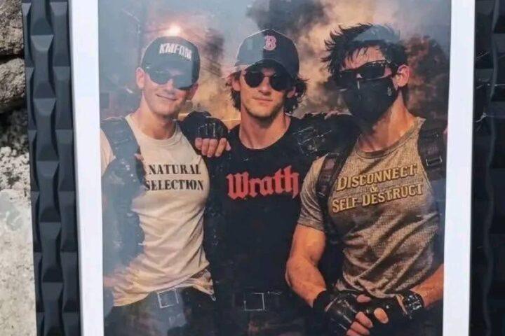 Foto que Julio César Jasso Ramírez con autores de la masacre de Colombine.