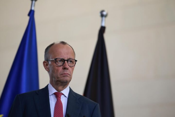 El Gobierno de Merz anuncia un 28% de aumento del gasto militar de Alemania para 2027 mientras recorta en sanidad