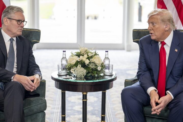 El primer ministro Keir Starmer y el presidente Donald Trump, en el club de golf de Trump en Turnberry, Escocia, el 28 de julio de 2025.