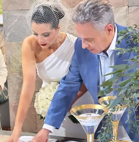 Cinthia Aparicio y Alexis Ayala el día de su boda.