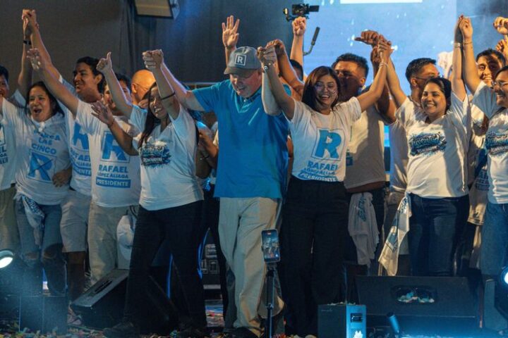 El candidato a la Presidencia de Perú por el partido Renovación Popular, Rafael López Aliaga.