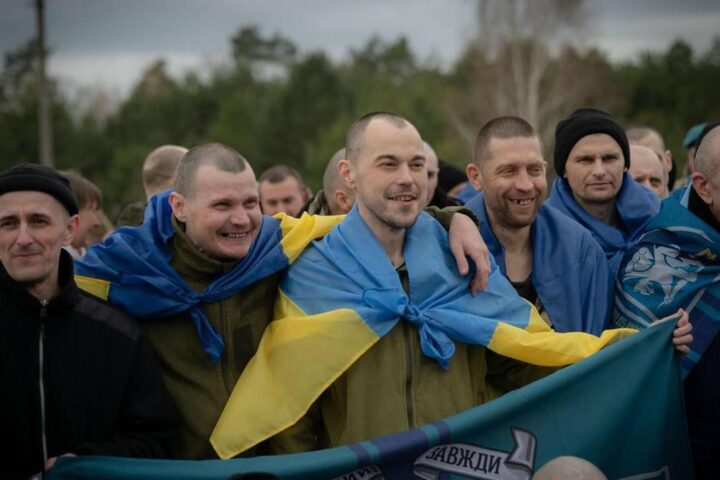 Rusia y Ucrania anunciaron este sábado el canje de 350 prisioneros de guerra, 175 por cada bando, con la mediación de los Emiratos Árabes.