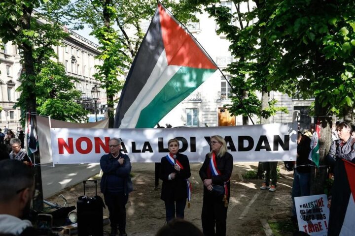 Francia debate una controvertida proposición de ley para luchar contra "las nuevas formas de antisemitismo"