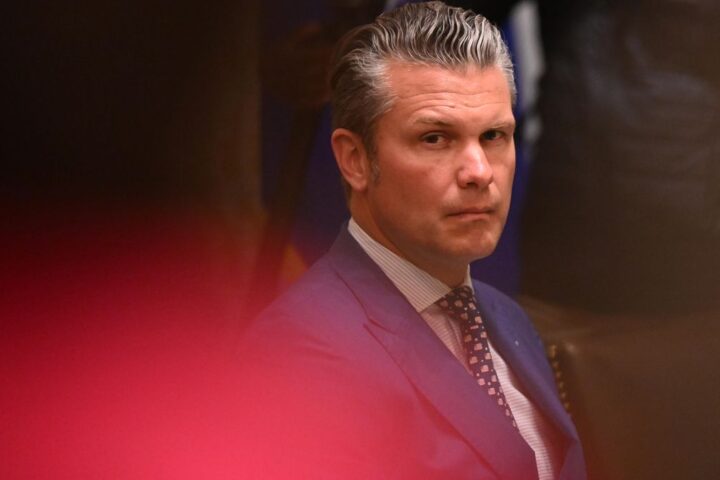 La guerra santa de Pete Hegseth: la teología cristiana militante que ha alentado el ataque de EEUU contra Irán