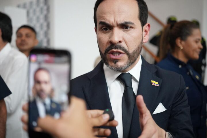 De la Espriella, el abogado que se hizo rico defendiendo a criminales y que ahora quiere ser presidente ultra de Colombia