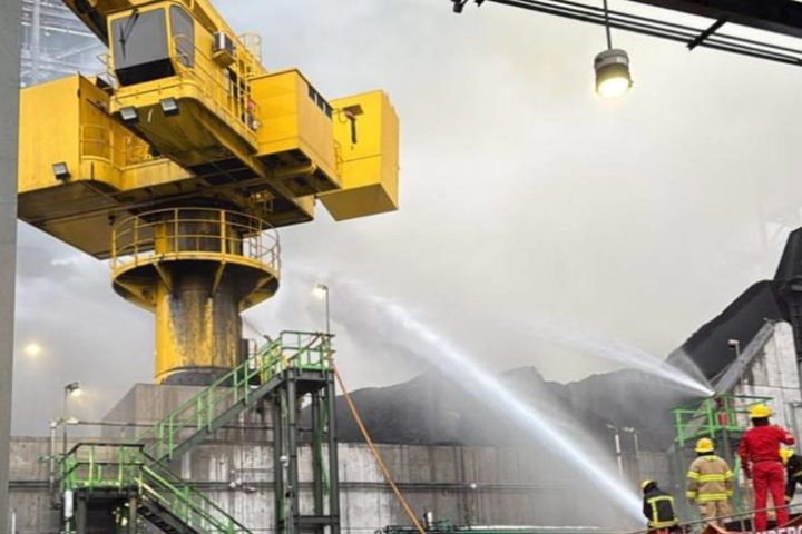 Pemex investiga incendio en Dos Bocas y asegura que no hay riesgo para la población