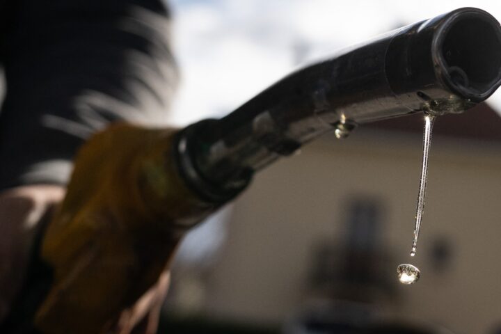 México renueva acuerdo con gasolineras para mantener precios de gasolina y diésel