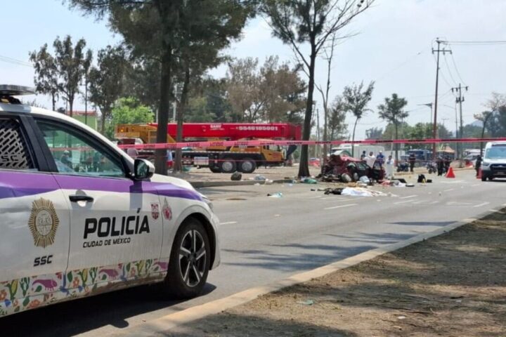 Tráiler causa choque múltiple en Zaragoza; hay dos muertos