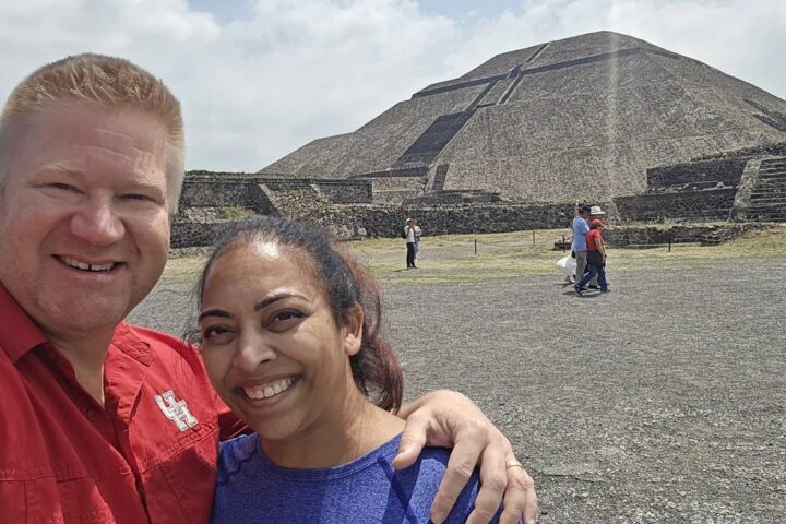 Bombero de Houston y su esposa doctora salvaron a niño en tiroteo de Teotihuacán