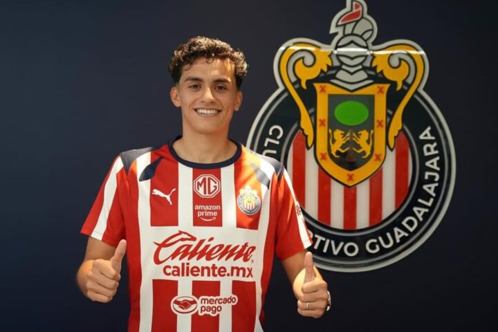 Richard Ledezma, futbolista del Club Guadalajara.