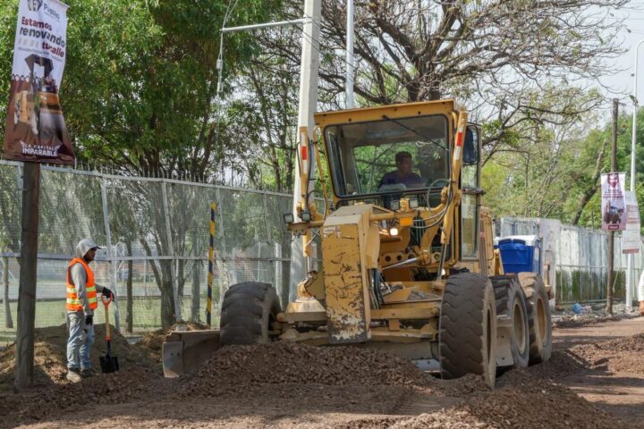 El programa Calles Al 100 contempla pavimentación, luminarias y banquetas nuevas