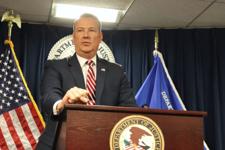 Todd Lyons, director del ICE