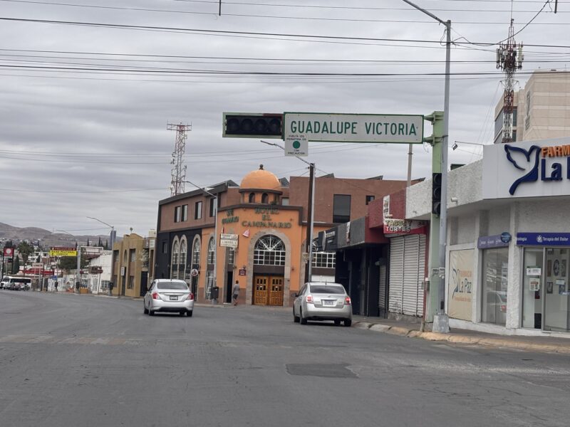 Noticias Chihuahua Pausa.MX Desastre vial por semáforos apagados en la Díaz Ordaz