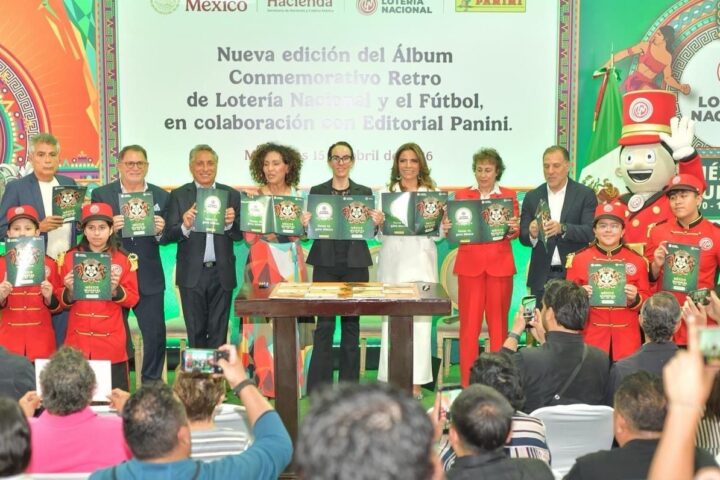 México revive su historia futbolera con álbum de Lotería Nacional