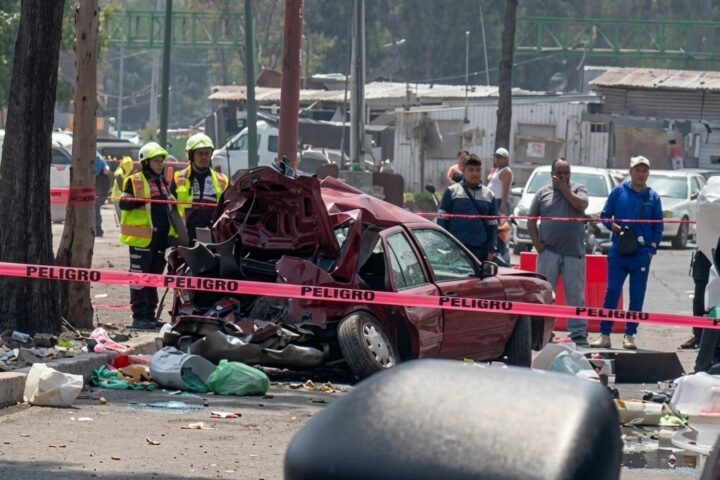 Tráiler causa choque múltiple en Zaragoza; hay dos muertos