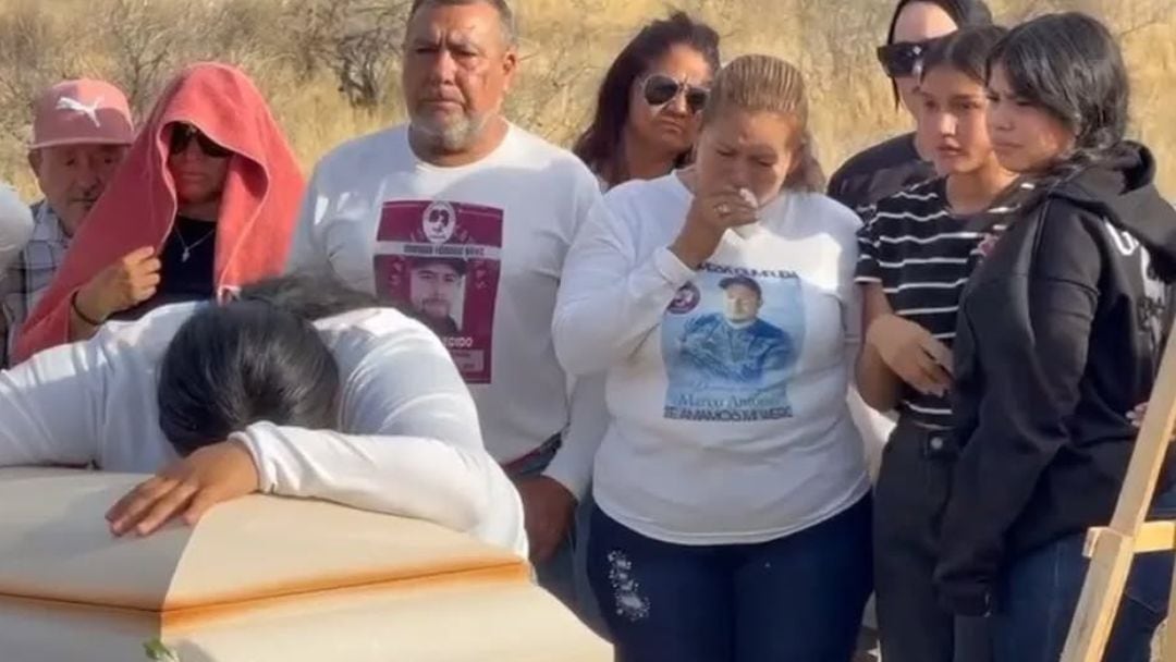 Ceci Flores sepulta a su hijo tras siete años de búsqueda como desaparecido