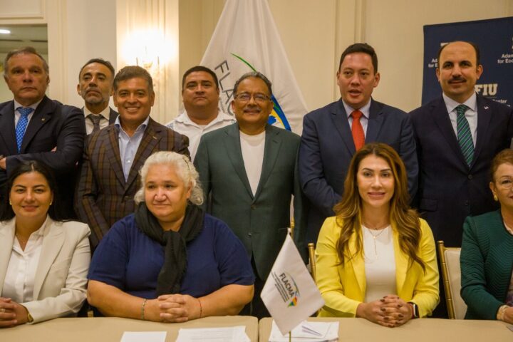 Andrés Mijes presenta la 4T Norteña como modelo de desarrollo en foro internacional.