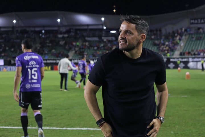 Nicolás Larcamón no pudo con el peso de Cruz Azul