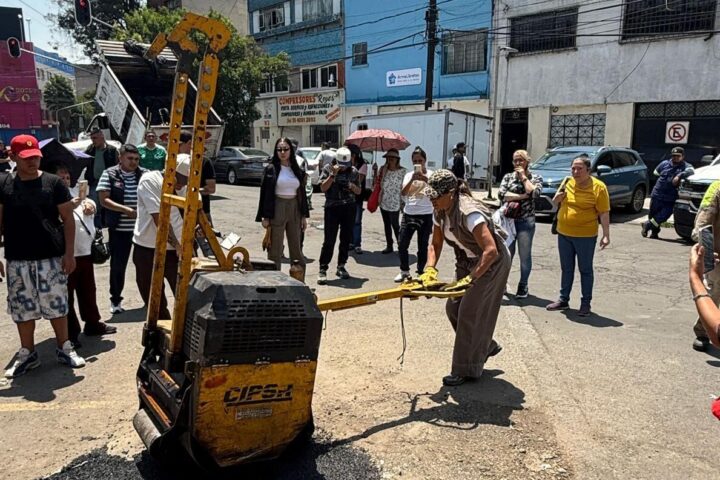 Alessandra Rojo de la Vega encabezó la atención de 248 baches en colonias Obrera y Doctores.