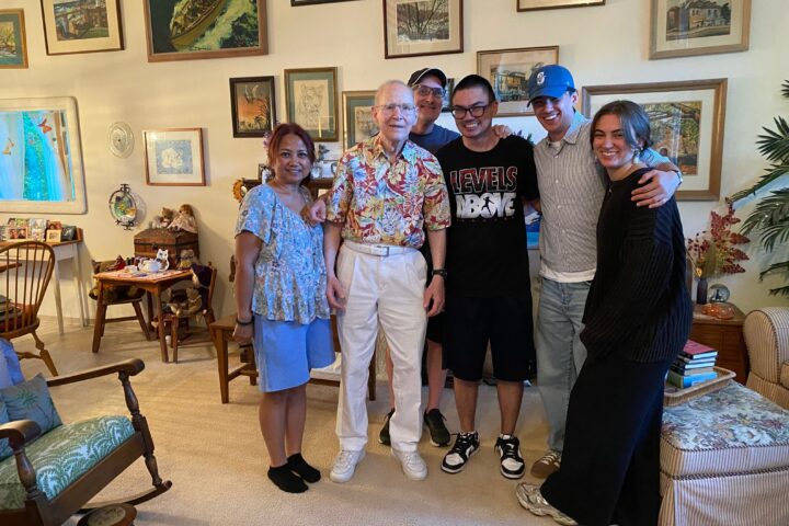 Roger Sweet con su familia