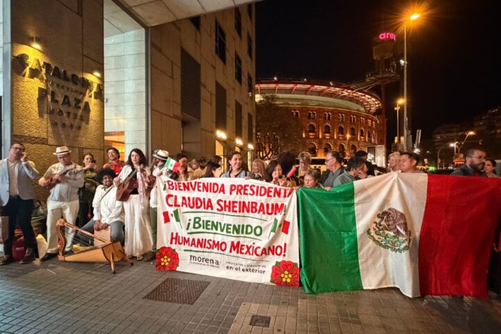 Reciben a Claudia Sheinbaum con apoyo en Barcelona