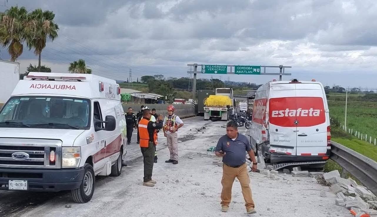 Muere repartidor tras choque de tráiler en autopista Córdoba-Veracruz