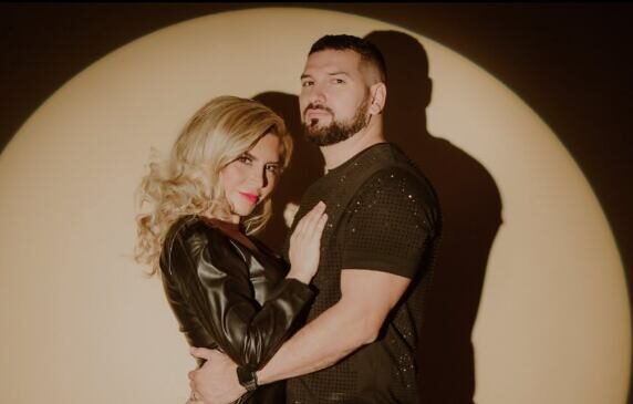 Karla Panini y Américo Garza