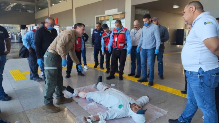 Refuerza Bowí seguridad del sistema con capacitación en primeros auxilios y evacuación de inmuebles