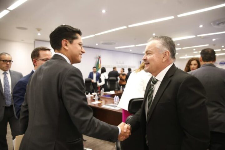 Plantea Mario Vázquez a Roberto Velasco revisión del Tratado de Aguas