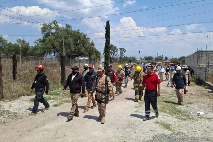 Pemex reporta 4 atrapados en derrumbe de túnel clandestino en Acolman, Edomex