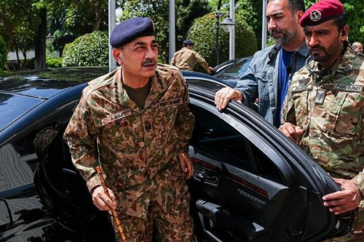 Cómo el poderoso jefe del Ejército de Pakistán se ha convertido en la clave de las negociaciones de paz entre EEUU e Irán