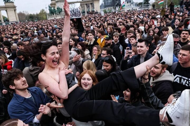 La isla de la resistencia a Orbán: Budapest sale a la calle con el deseo de enterrar 16 años de Gobierno ultra en Hungría