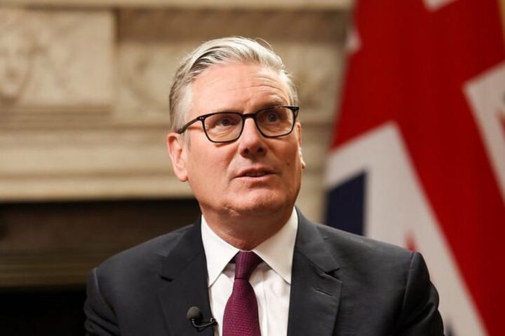 Starmer aguanta la presión por el nombramiento del embajador amigo de Epstein entre críticas de diputados laboristas