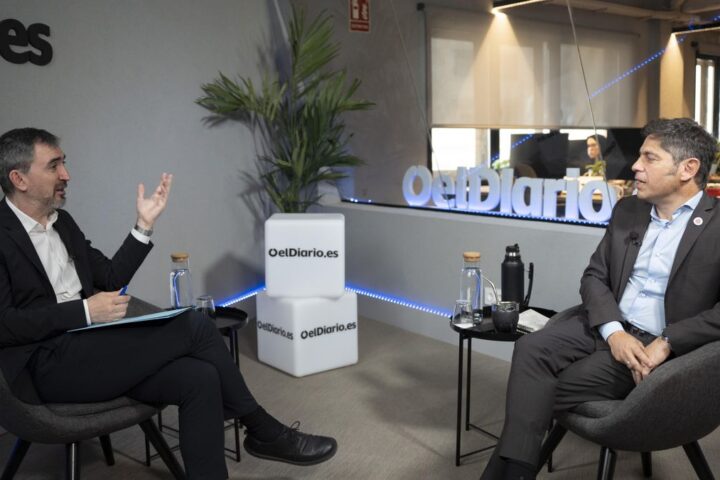 Axel Kicillof, gobernador de Buenos Aires, durante su entrevista con el director de elDiario.es, Ignacio Escolar