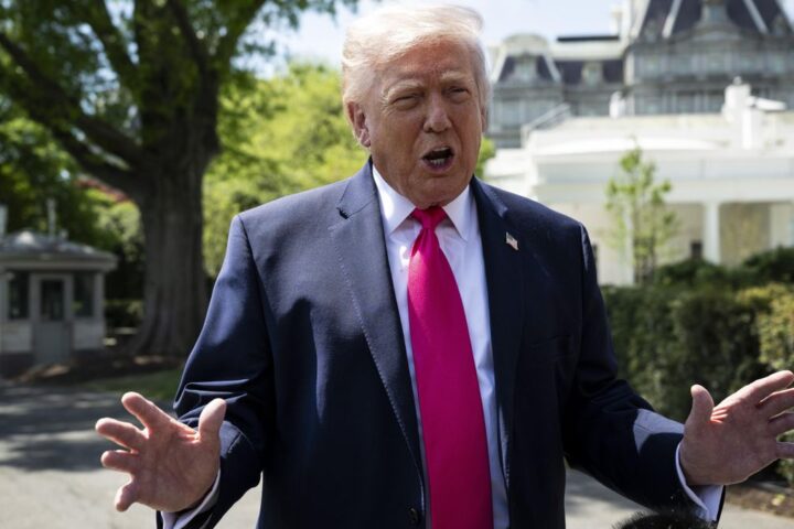 Trump amenaza con "disparar y hundir" las embarcaciones iraníes que estén poniendo minas en el estrecho de Ormuz