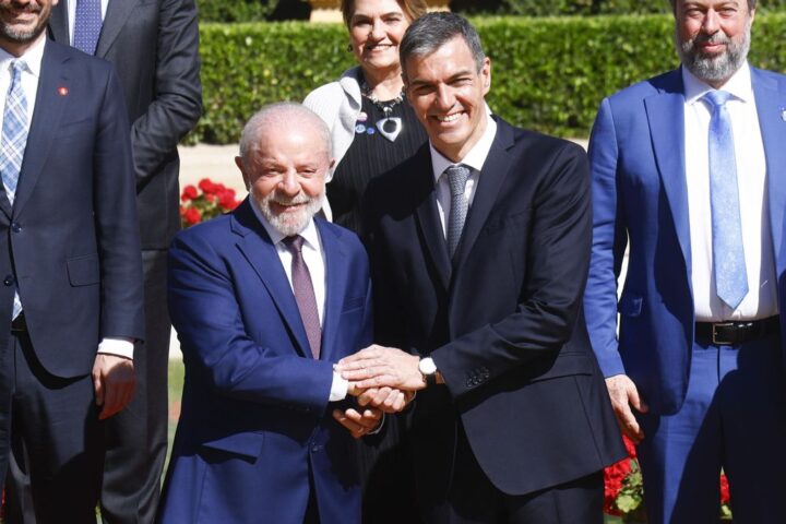 Sánchez y Lula acuerdan en Barcelona defender el multilateralismo frente a las guerras de Trump