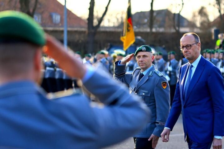 Alemania matiza la obligación de avisar al ejército en caso de salir del país: qué hay detrás de la nueva ley del servicio militar