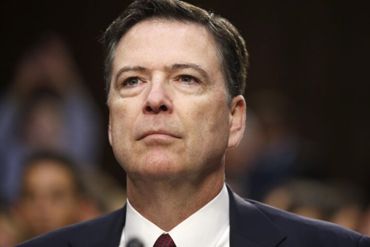 La Administración Trump logra una nueva imputación contra el ex director del FBI James Comey por una foto en sus redes sociales