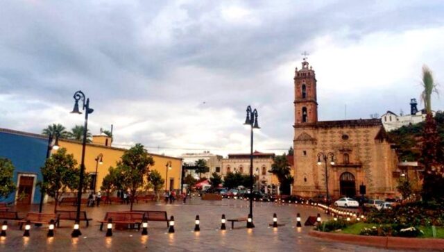 Aparecen camillas de hospital abandonadas en plena calle y desatan investigación