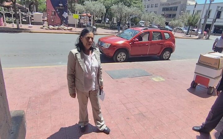 ¡Malditos corruptos! Irrumpe madre buscadora; exige que le den los restos de su hijo