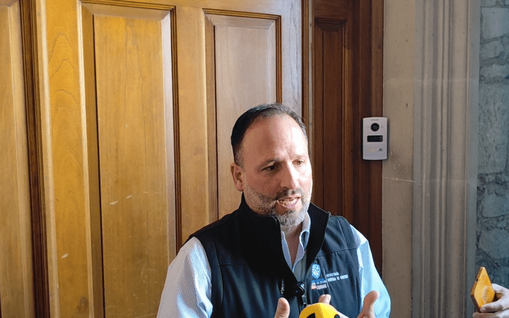 Afirma De La Peña que utiliza “el rebujo” para adelantar