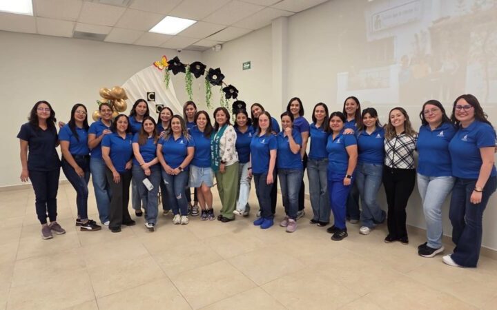 Instituto Down de Chihuahua rinde homenaje a Corina Galindo Carrasco, por 42 años de trayectoria