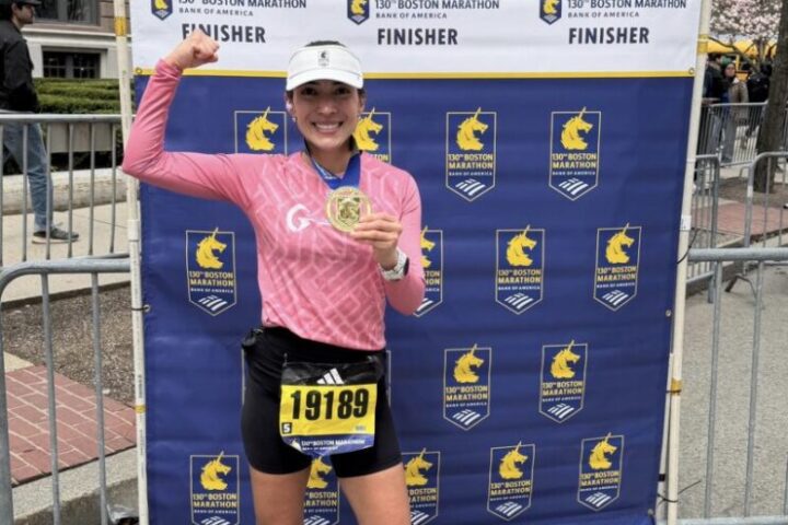 Chihuahuense concluye con éxito el Maratón de Boston 2026
